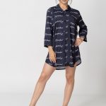 Сатинова сорочка темно синього кольору з принтом Pijamlook